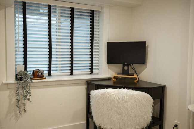 Building Photo - 3045 S 1640 E