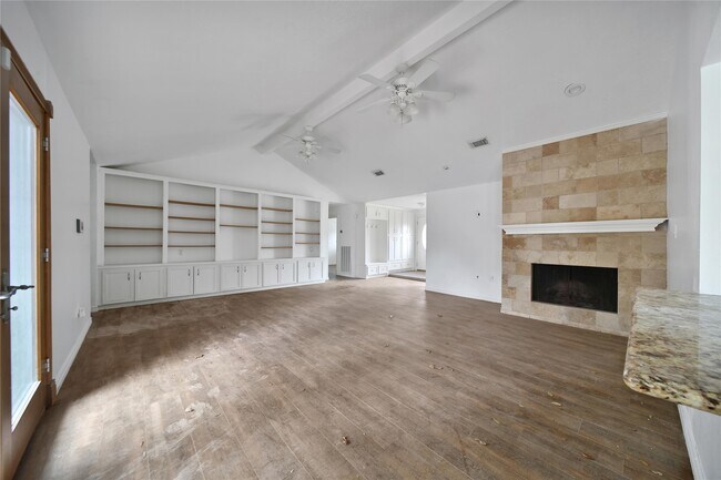 Building Photo - 501 Desert Aire Dr