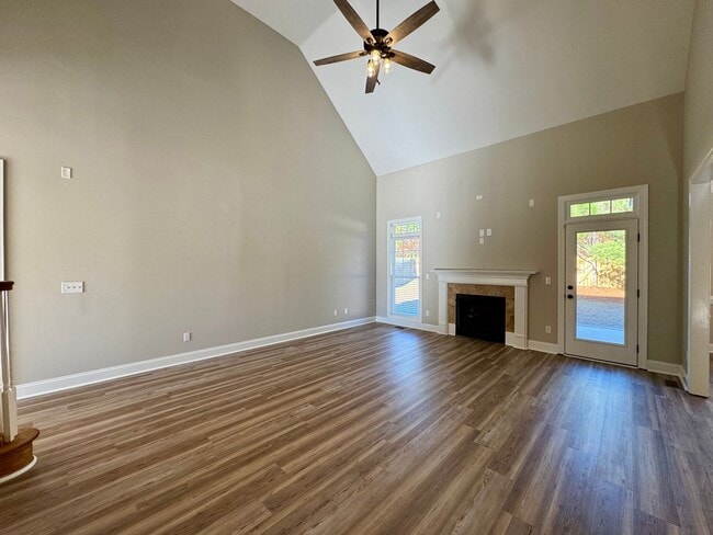 Building Photo - Traemoor At Lakewood