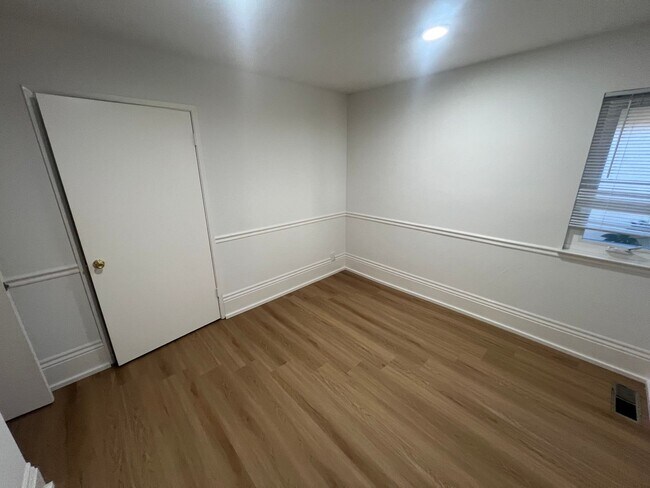 Building Photo - 1265-1267 W. Washington Avenue