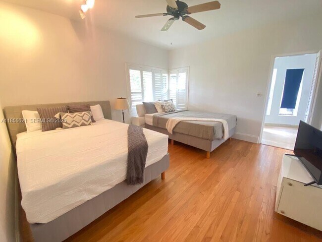 Building Photo - 701 Hollywood Blvd