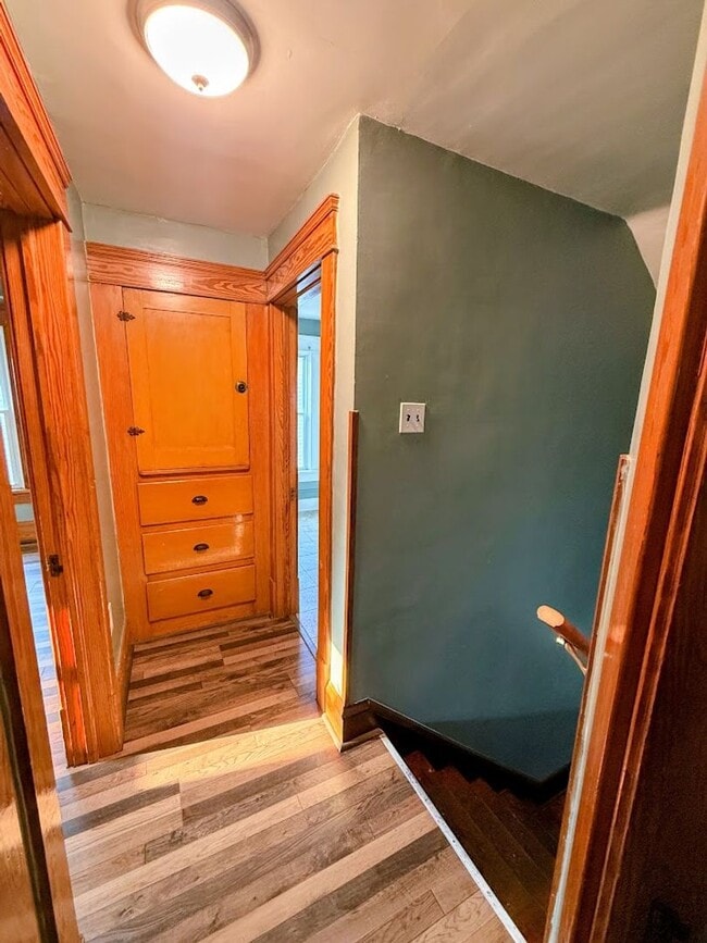 Building Photo - Beautiful 3 bedroom home on corner lot with garage - Canton NW
