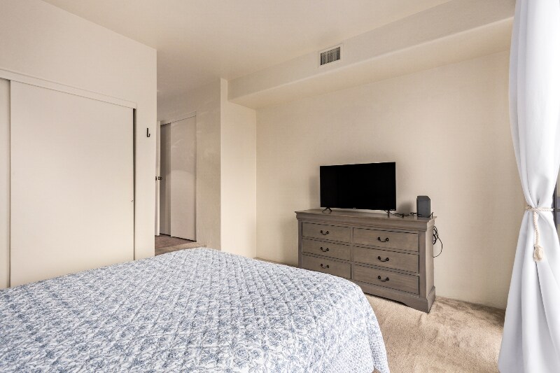 Building Photo - 5675 N Camino Esplendora