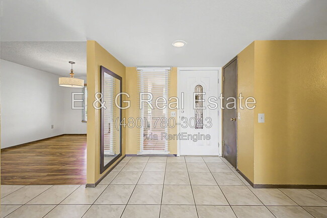 Building Photo - 9847 W Wrangler Dr