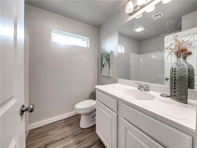 Building Photo - 1270 Lakeview Dr