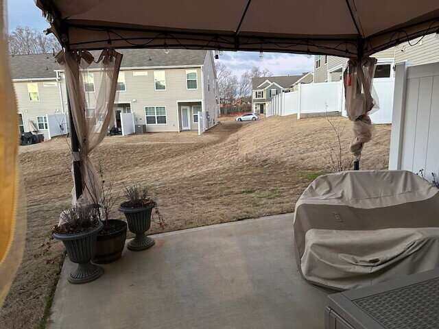 Building Photo - Beautiful 3 bedroom townhome with backyard space in Pendleton