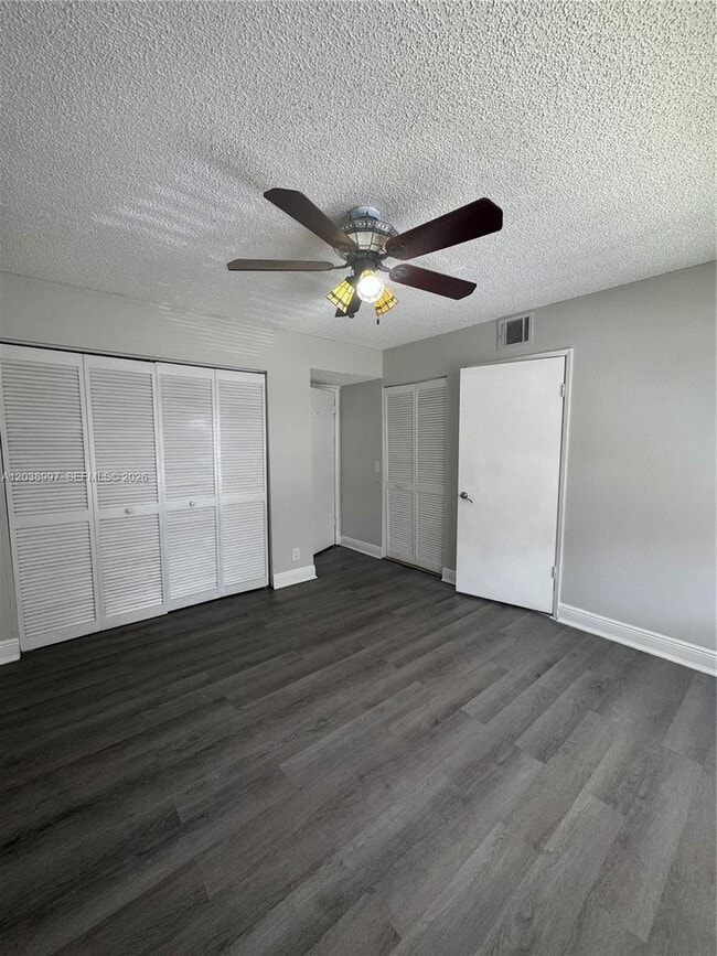 Building Photo - 1465 Lake Crystal Dr