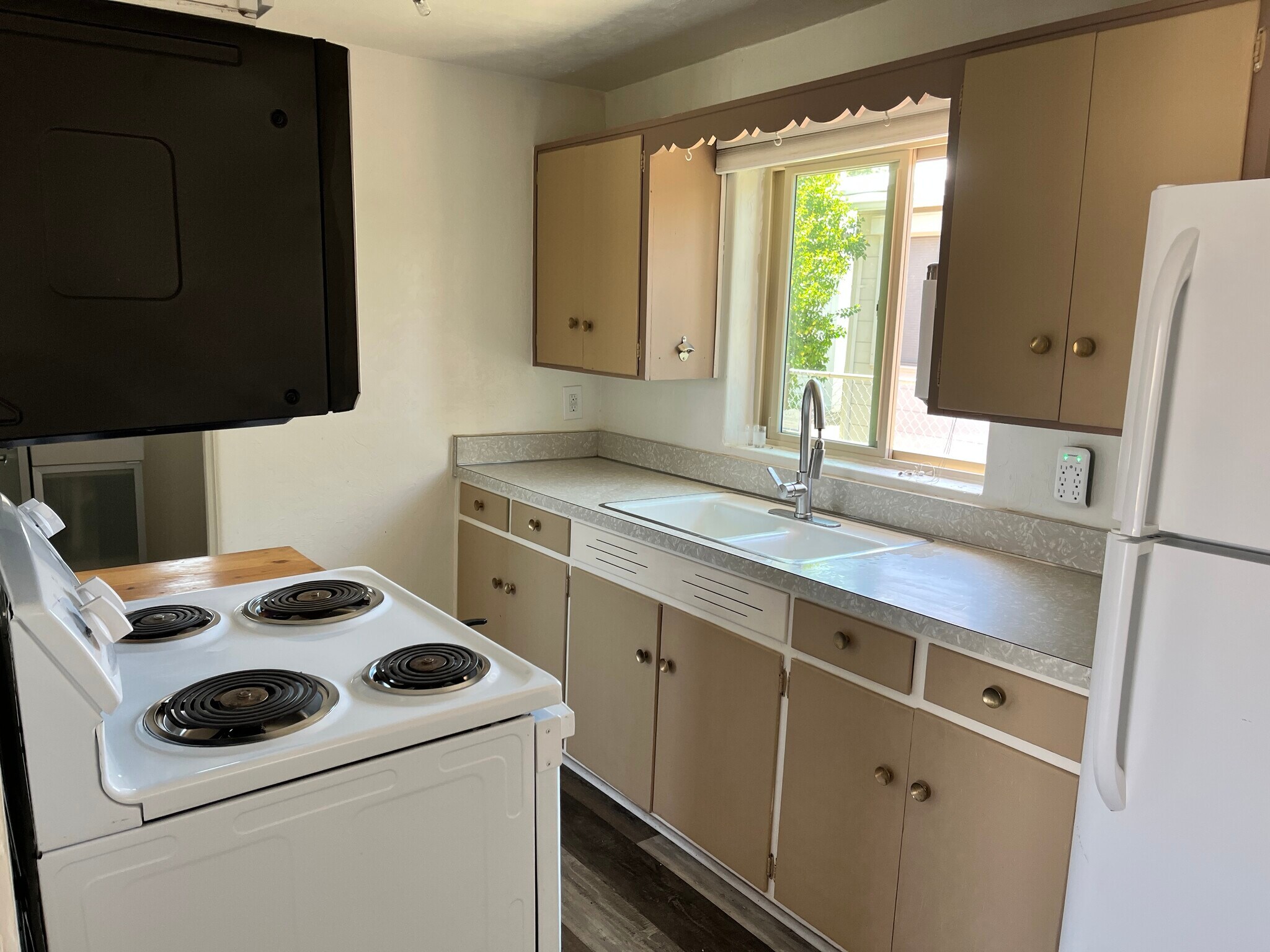kitchen 1 - 2426 N Orchard Ave
