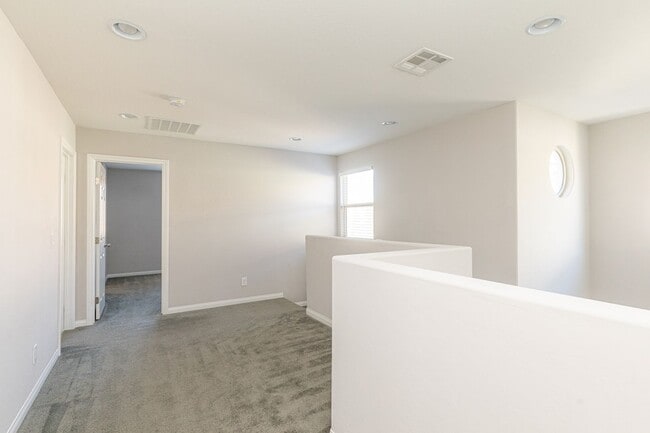 Building Photo - 6856 Pivot Point St