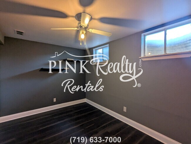 Building Photo - 2534 Ivanhoe Dr