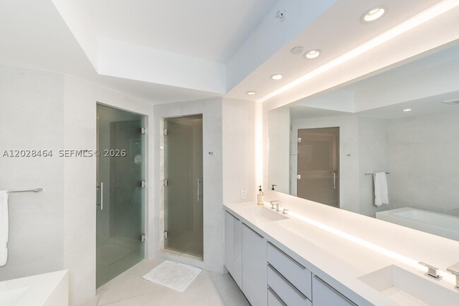 Building Photo - 781 Crandon Blvd