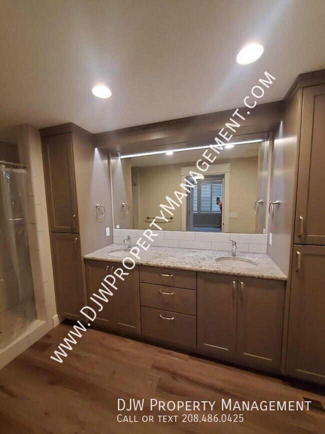 Building Photo - 5146 S Surprise Way