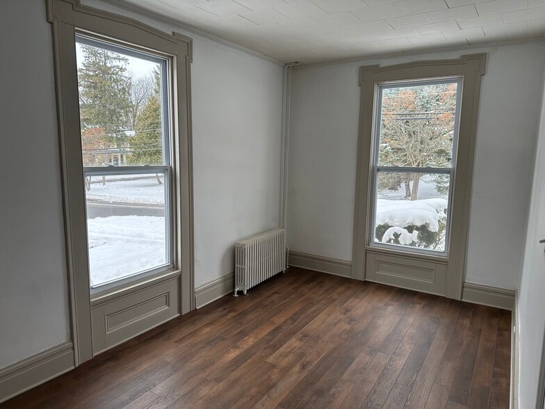 Building Photo - 306 Pleasant St