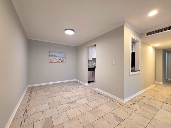 Building Photo - 5001 Carriage Way Dr