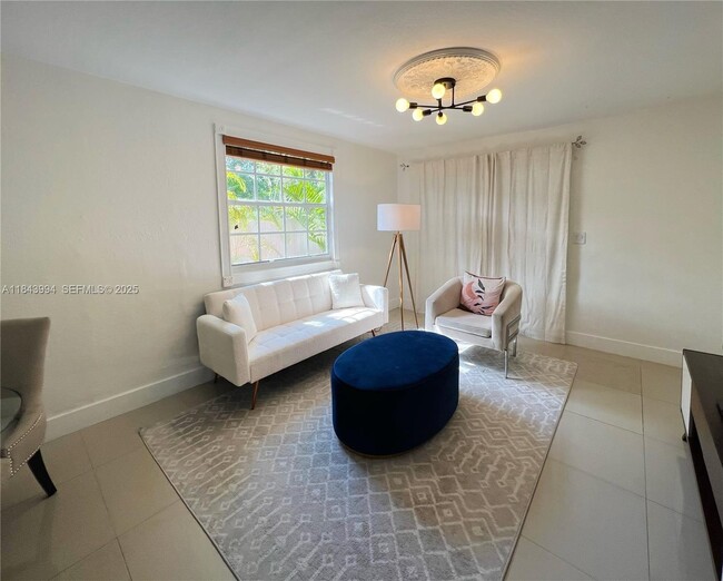 Building Photo - 636 NW 11th St