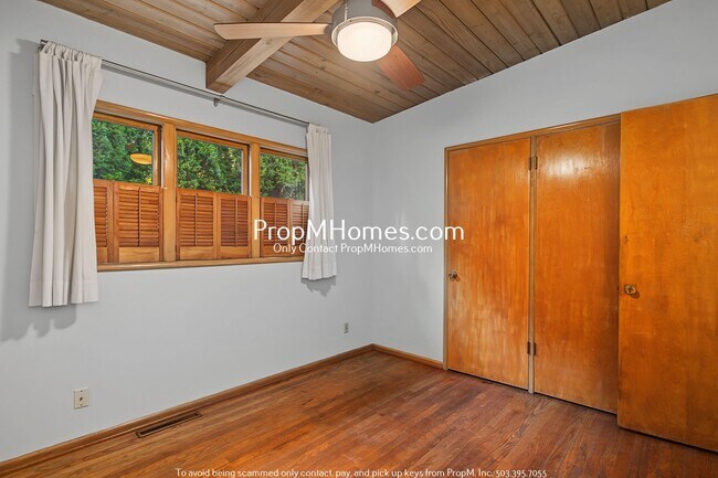 Building Photo - 2 Bedroom Mid Century Modern Home with Total Privacy!