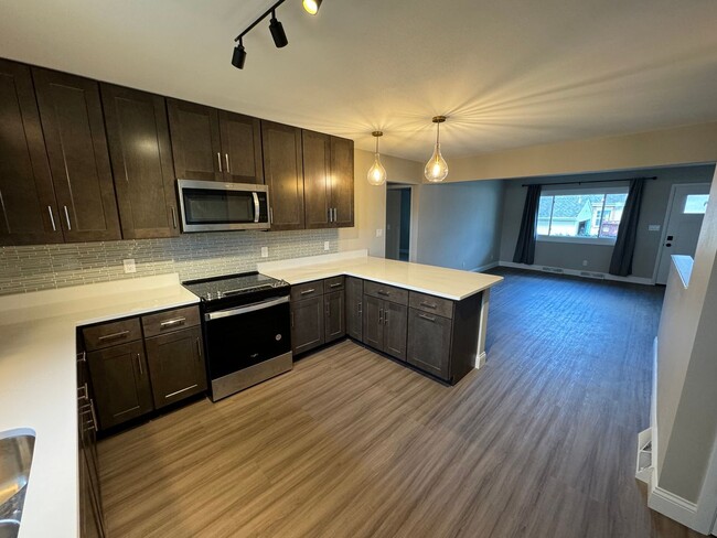 Building Photo - Newly Renovated Port Washington Duplex wit...