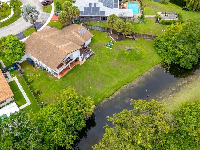 Building Photo - 16530 Royal Poinciana Ct