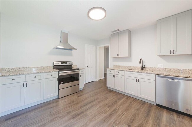 Building Photo - 1903 S 19th St