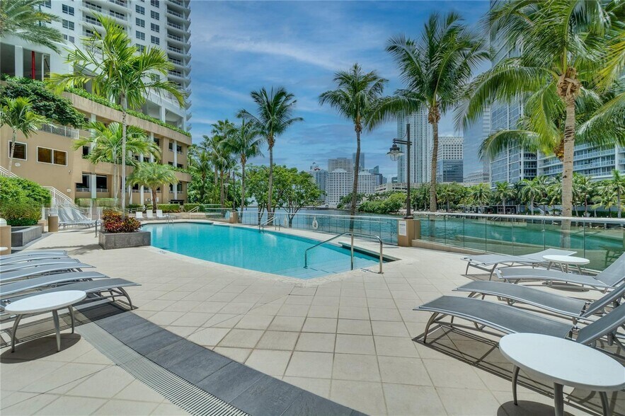 Building Photo - 901 Brickell Key Blvd