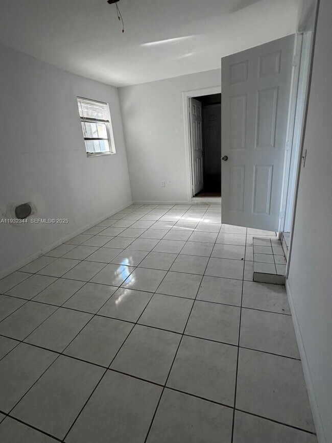 Building Photo - 16130 SW 108th Ct