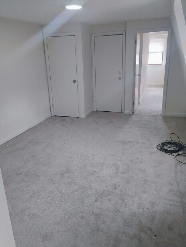 Building Photo - 682 Beech St