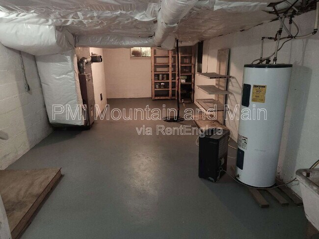 Building Photo - 488 Lake Hosea Dr