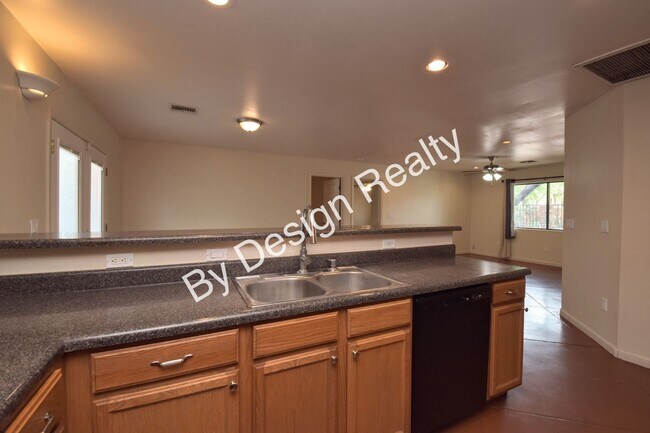 Building Photo - 203 S Cherry Ave