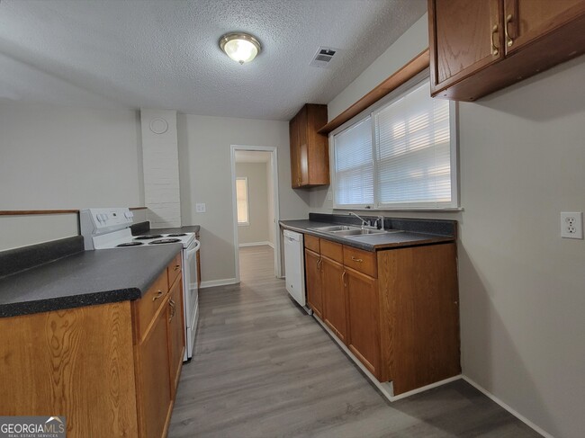 Building Photo - 204 Segars Rd