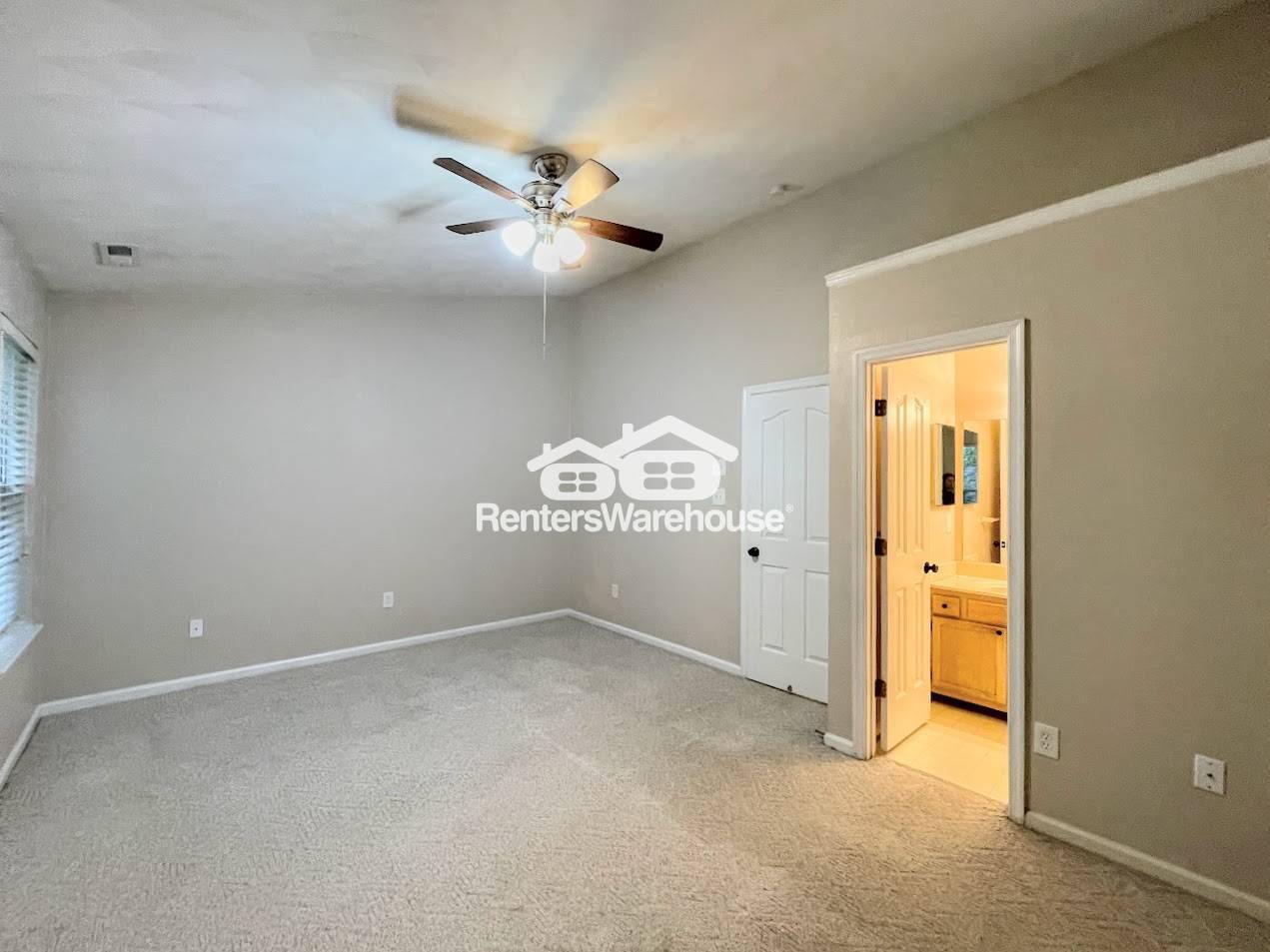 Building Photo - 434 S Lake Cir