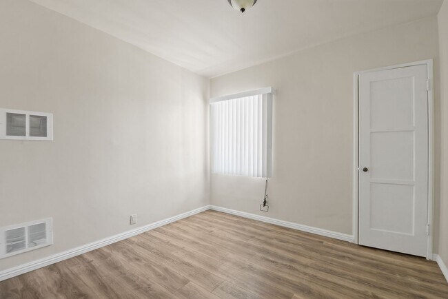 Building Photo - Newly Re-Modeled 3B | 1B home located in Prime Gardena!