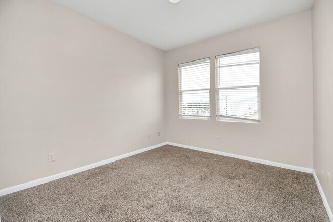 Building Photo - 8706 Beviamo St