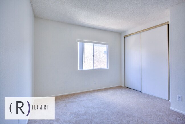 Building Photo - A Spacious Condo with a Quiet Community