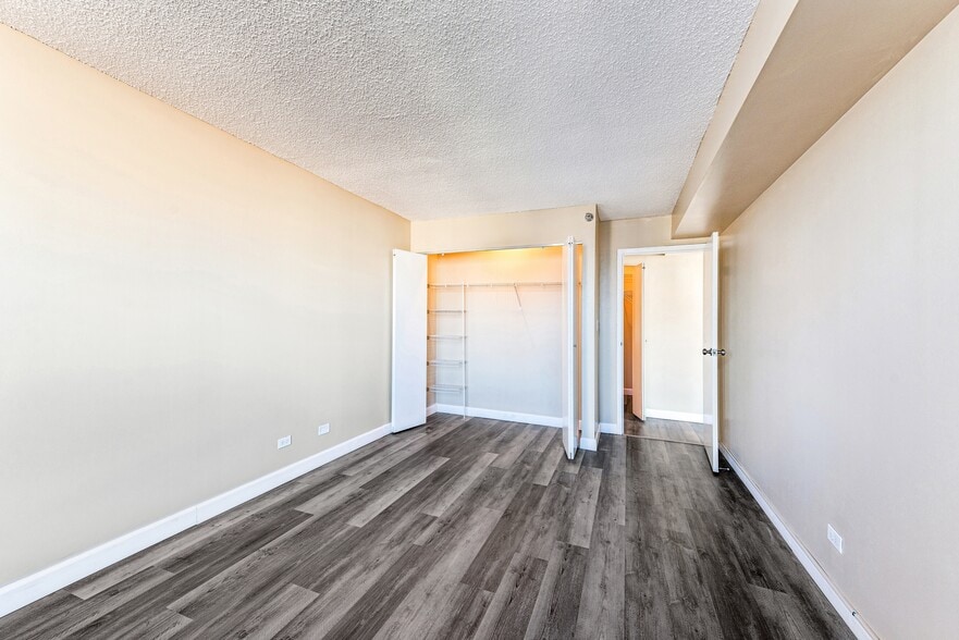 Building Photo - 33 W Delaware Pl