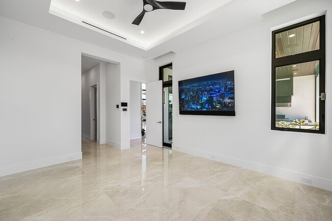 Building Photo - 2650 NE 48th Ct