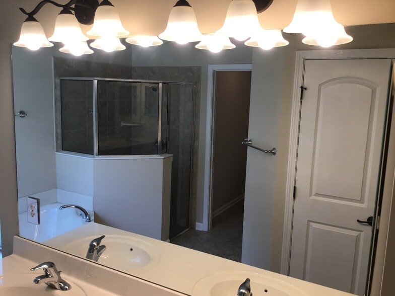 Building Photo - 705 Turkey Point Dr