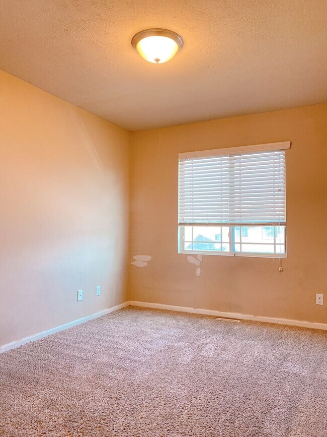 Building Photo - Beautiful 3 bed 2 bath house $1995, Glenmo...
