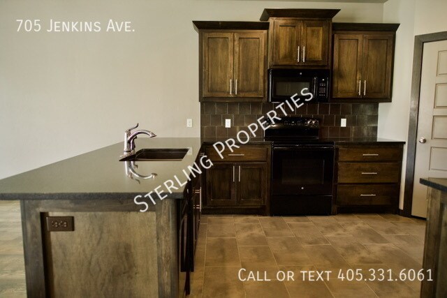 Building Photo - 705 S Jenkins Ave