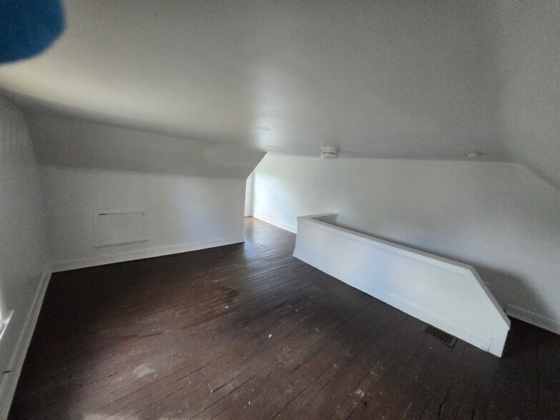 Building Photo - 1047 Murray Ave
