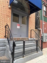 Building Photo - 1338 W Girard Ave