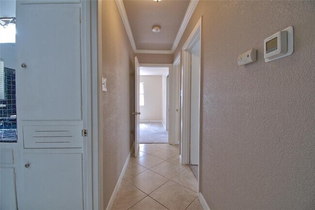 Building Photo - 11907 Oak Trail