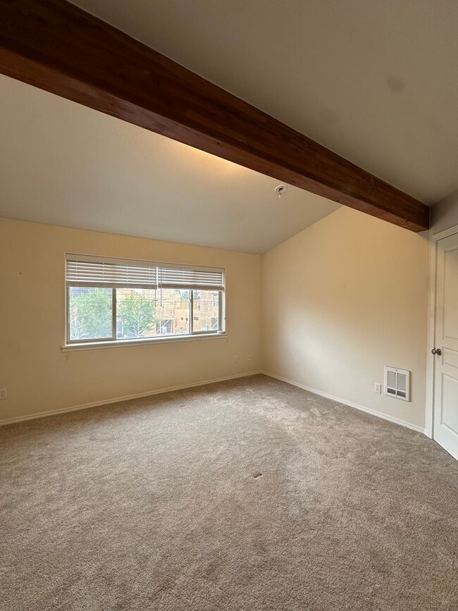 Building Photo - 25 SW Roosevelt Ave