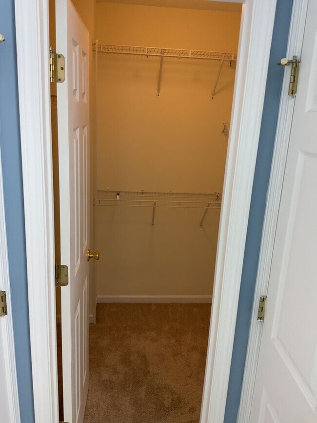 Building Photo - 127 Linville Ct