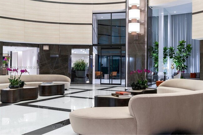 Building Photo - 300 South Pointe Dr