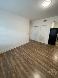 Building Photo - 506 E Liberty Ln