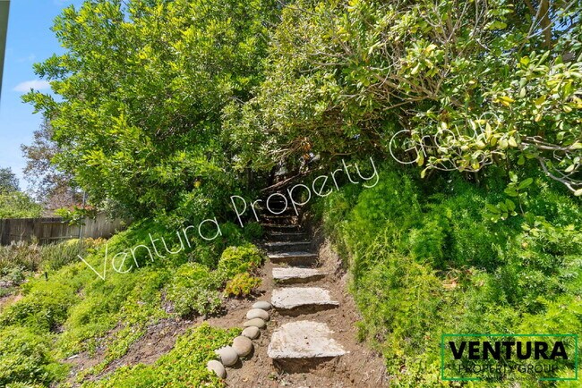 Building Photo - Spacious 4-Bed, 3-Bath Gem in Camarillo Heights