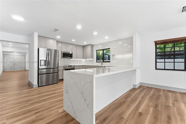 Building Photo - 443 SW 21st Rd