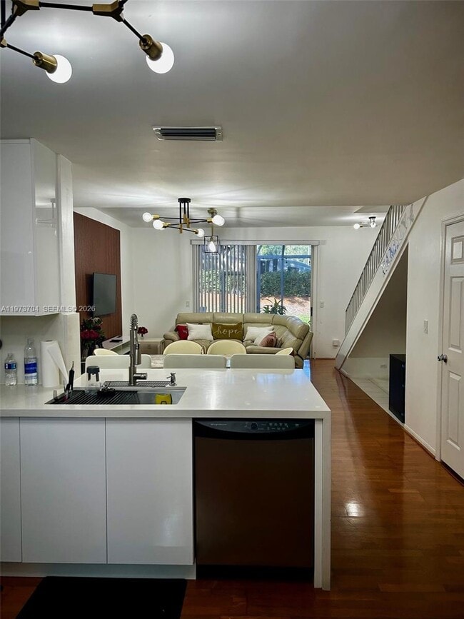 Building Photo - 1111 Sorrento Dr