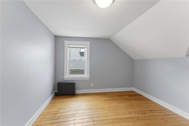 Building Photo - 132 S Angell St