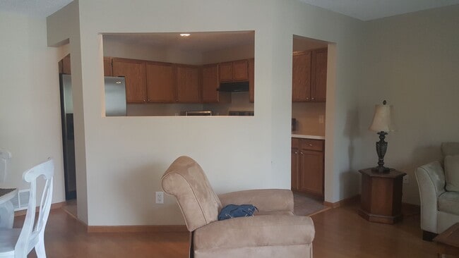Building Photo - Charming 2 Bedroom Townhome for Rent in Chanhassen!! Available Aug 1